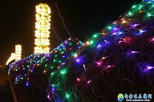 平凉广成大酒店夜景绚丽多彩,仿佛 童话世界